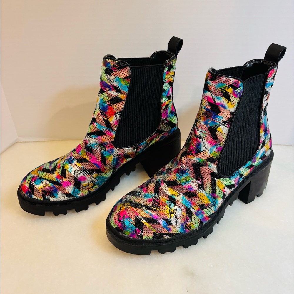 Betsey Johnson Boot | “Rowann”Rainbow Sequin Metallic Lug Sole Sz 9 - Picture 5 of 9